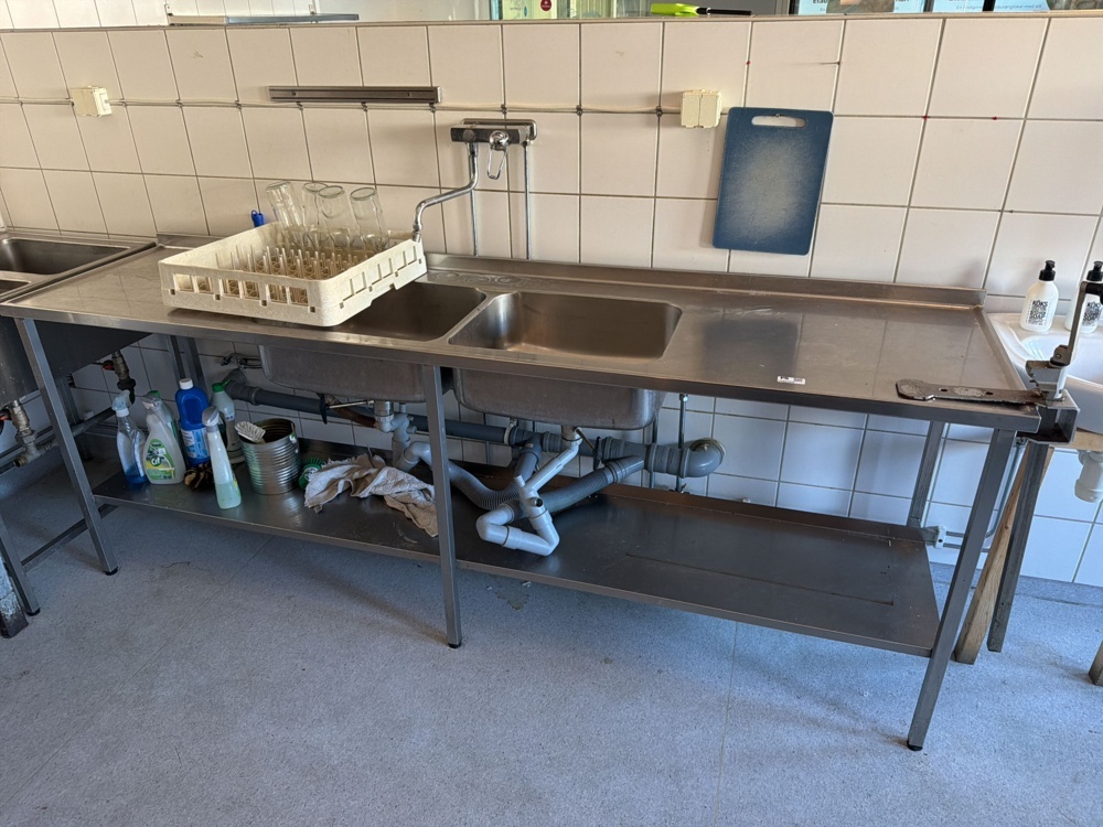 1552360-1 Stainless steel bench with double sinks