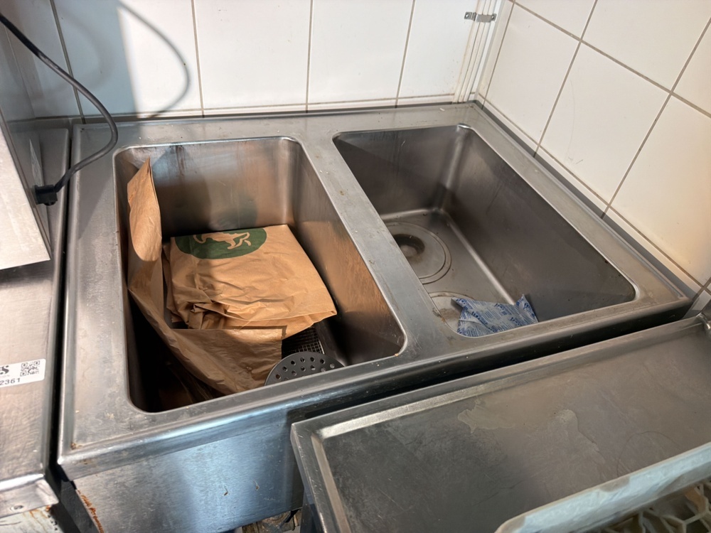 1552361-2 Countertop and sink with double bowls