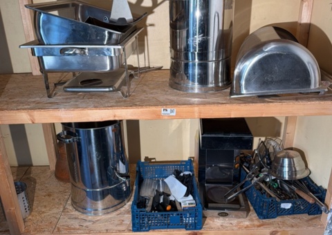 Mixed kitchen and restaurant equipment