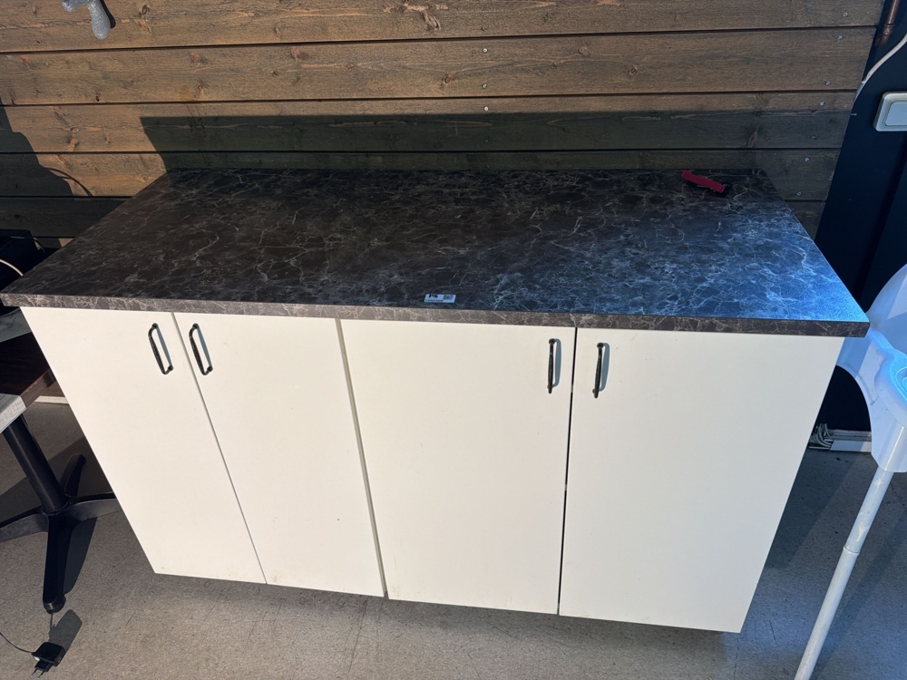 1552368-1 Storage bench, mirror and 7 lamps