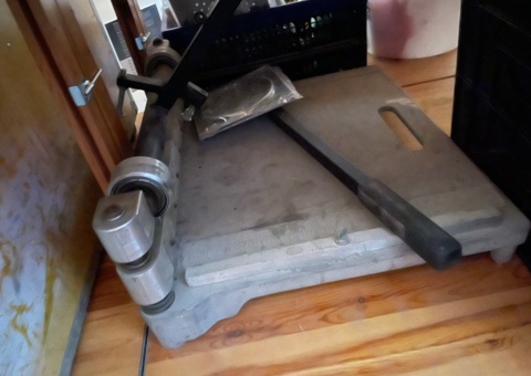 Carpet cutters and tools