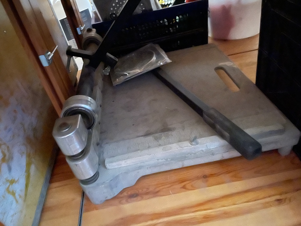 1583416-1 Carpet cutters and tools