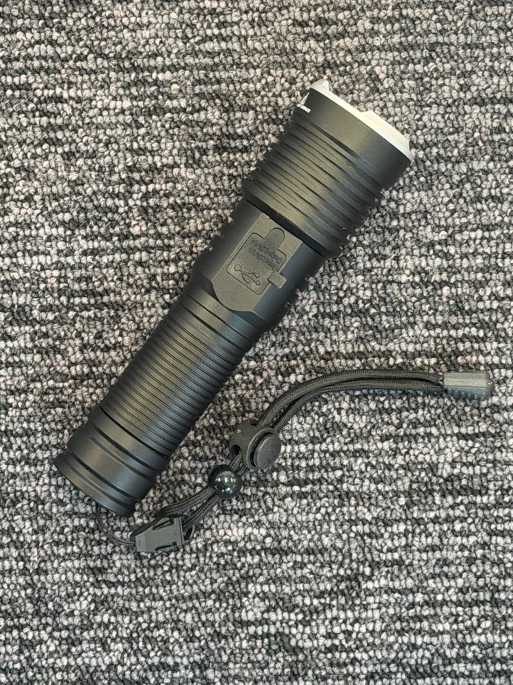 1585656-2 8 pcs Flashlights 1500 lumens with built-in Powerbank 5000mAh - Free shipping