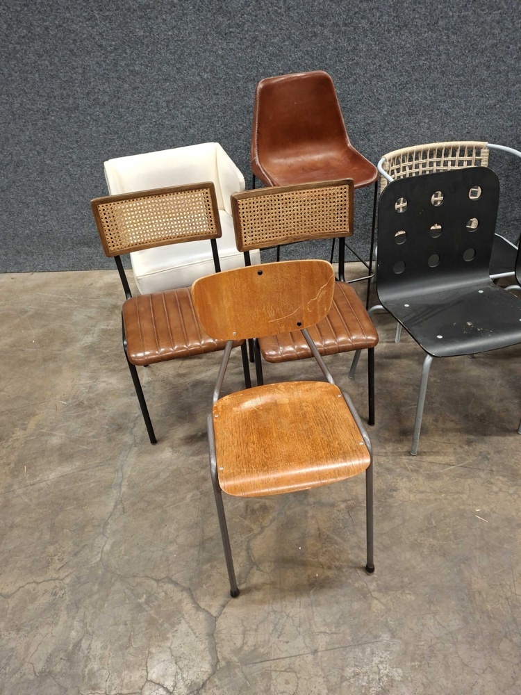 1585699-2 17 chairs