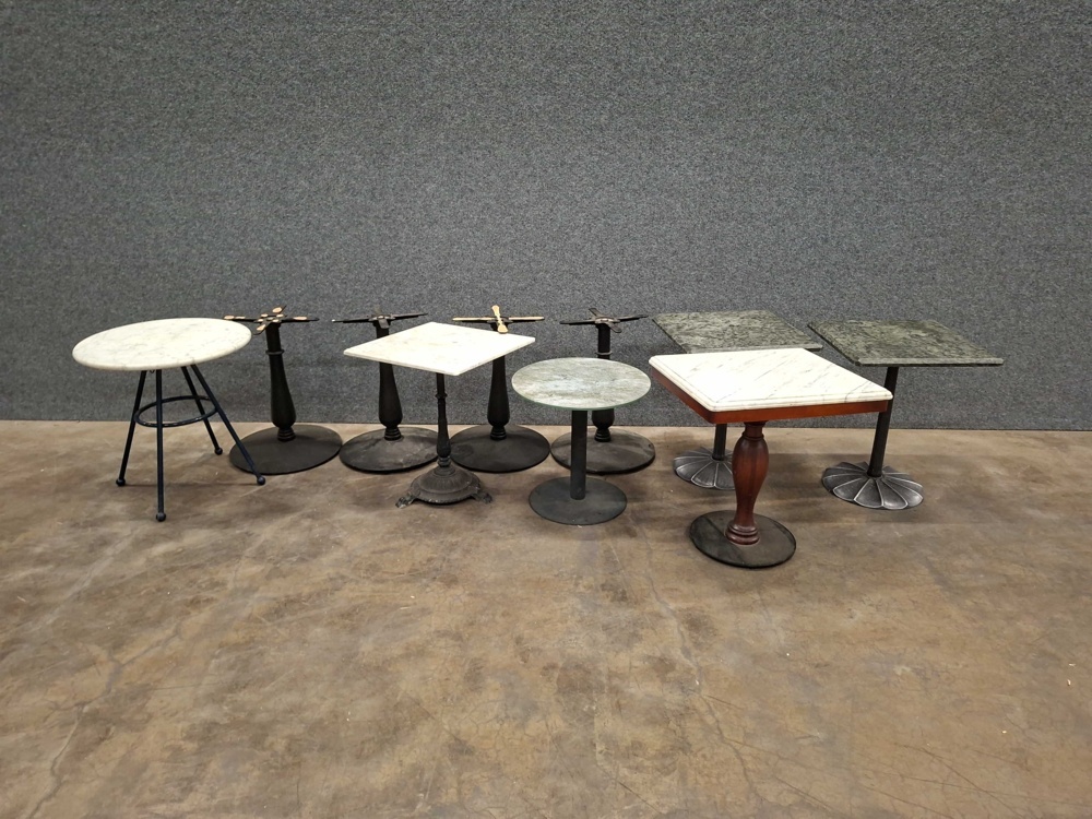 1585701-1 Table and brush stand