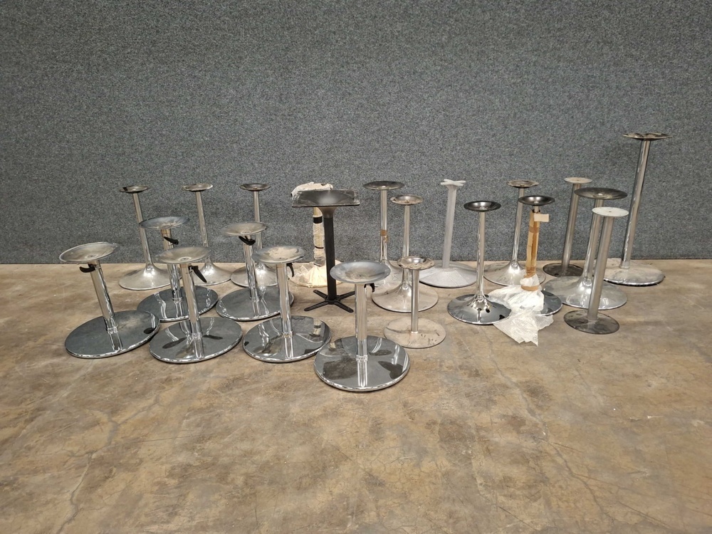 1585702-2 Assortment of table stands