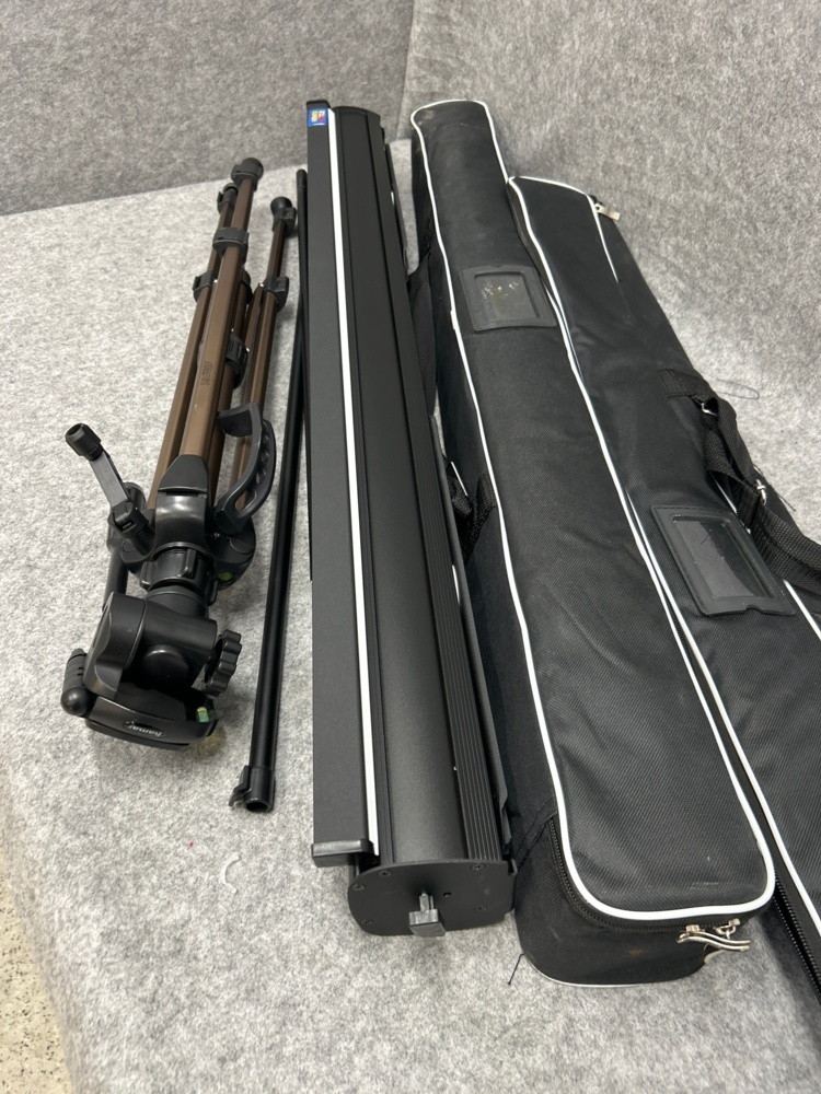 1546210-2 Camera stands and rollups