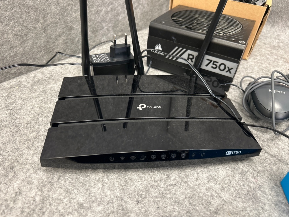 1546211-2 Conference and computer accessories