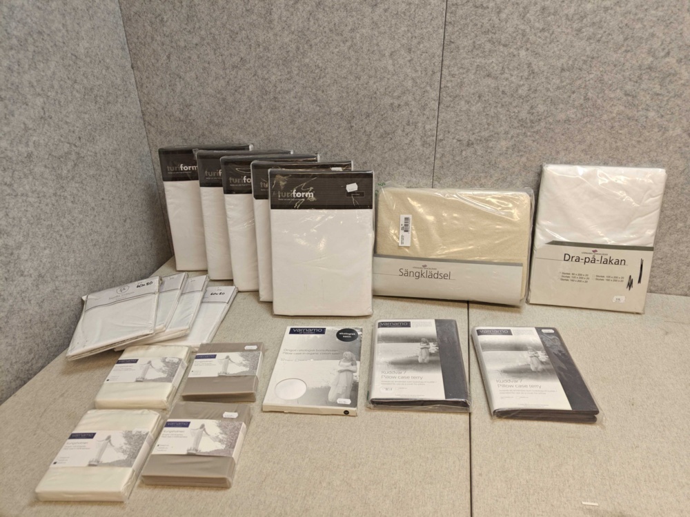 1564881-1 Lot of bed accessories