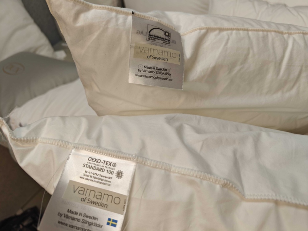 1564882-2 Lot of pillows
