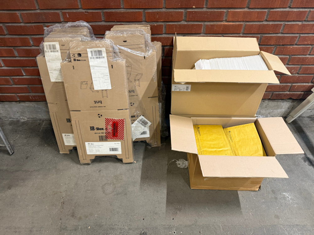 1535268-1 Padded envelopes & Archive boxes