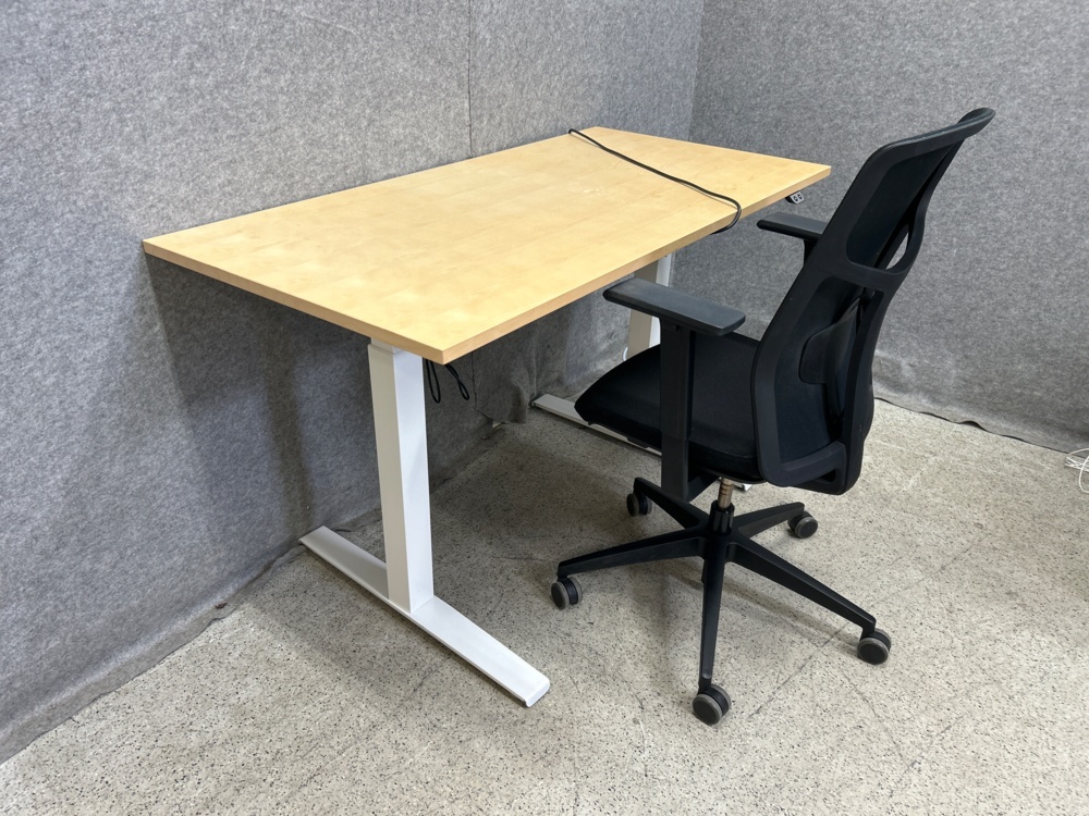 1546216-1 Electric desk with chair EFG