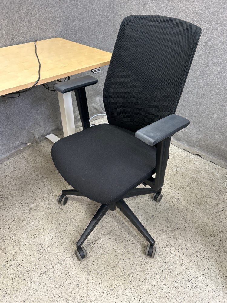 1546216-2 Electric desk with chair EFG