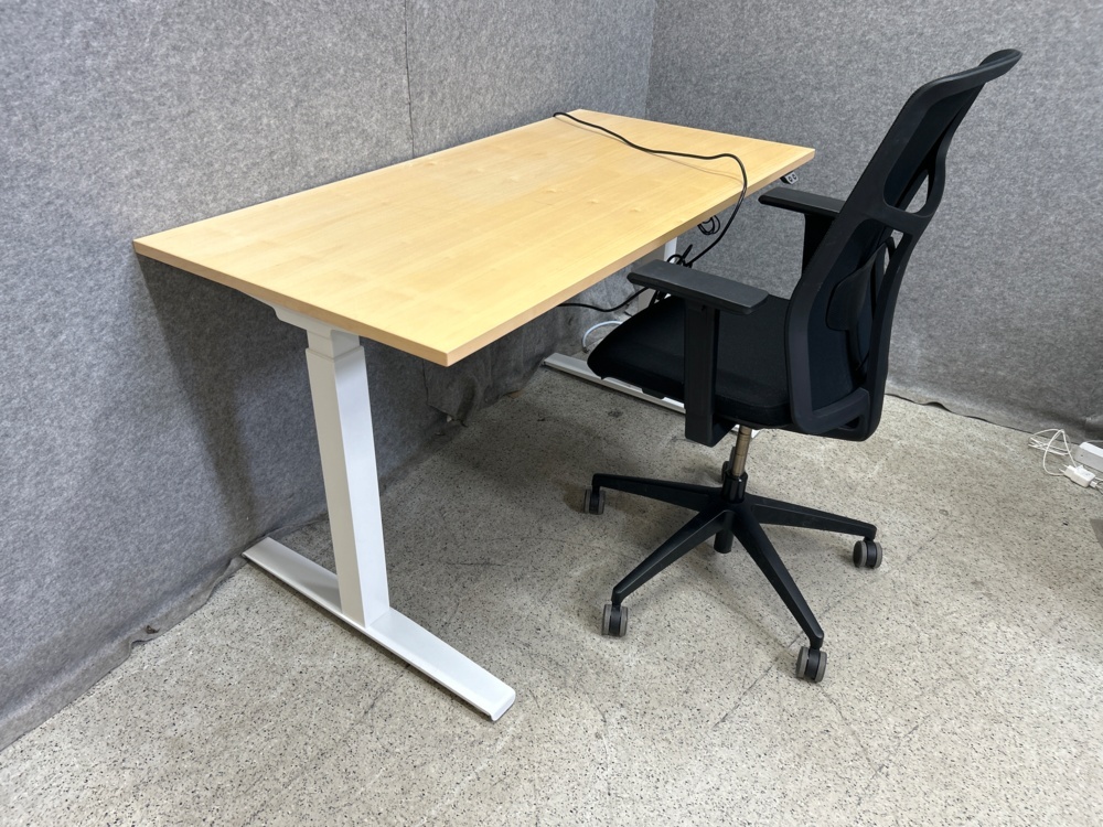 1546217-1 Electric desk with chair EFG