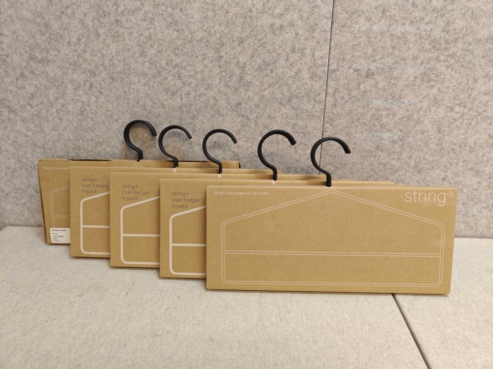 1564889-1 20pcs STRING hangers in Black