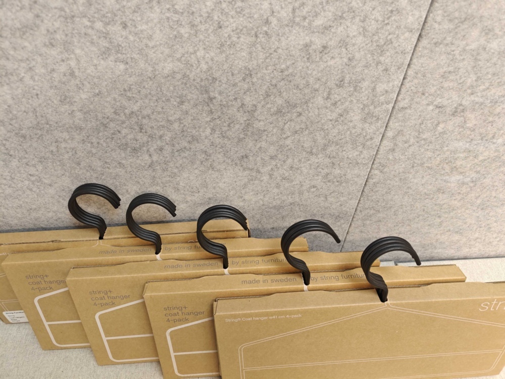 1564889-2 20pcs STRING hangers in Black