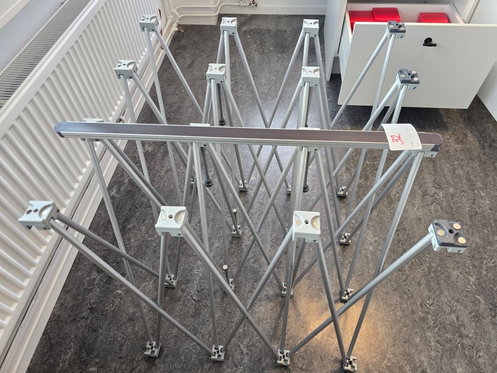 762563-1 Hopfällbar mässvägg.