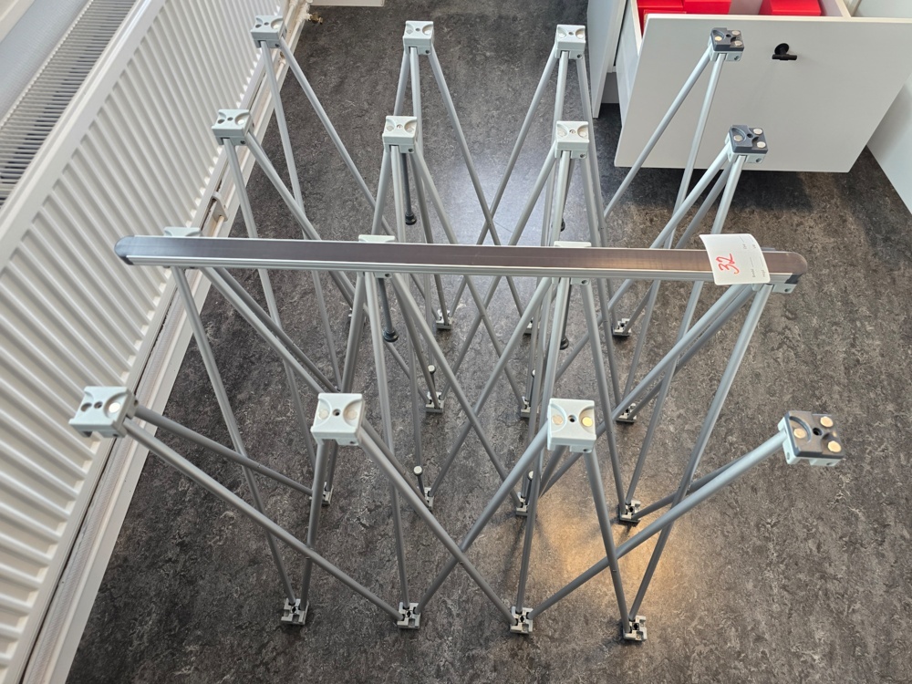 762563-2 Hopfällbar mässvägg.