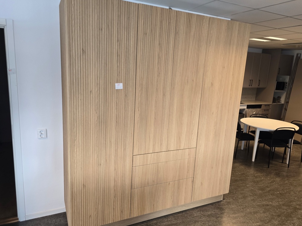 762566-2 Förvaringsskåp med hyllplan och lådor
