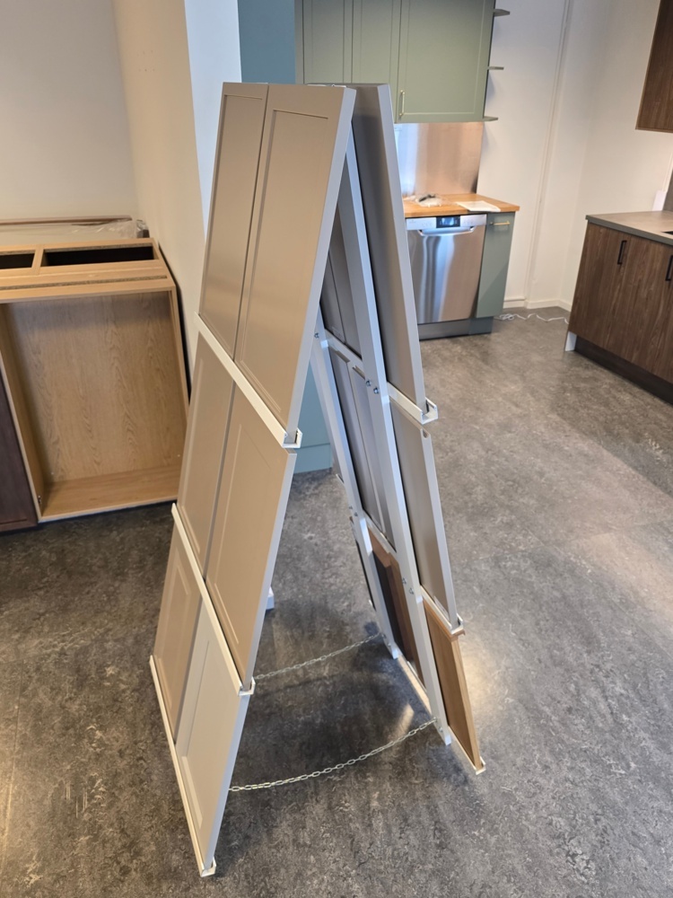 762569-1 Två ställ köksluckor