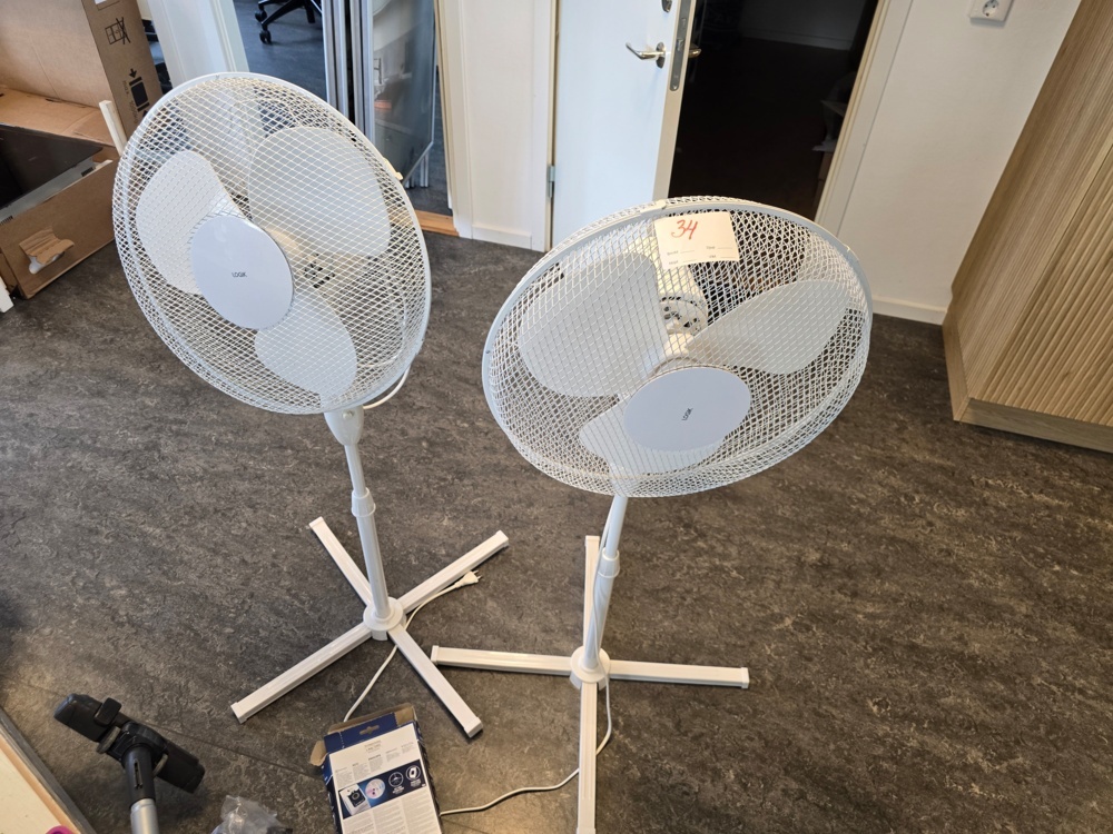 762574-2 Två fläktar och en dammsugare.