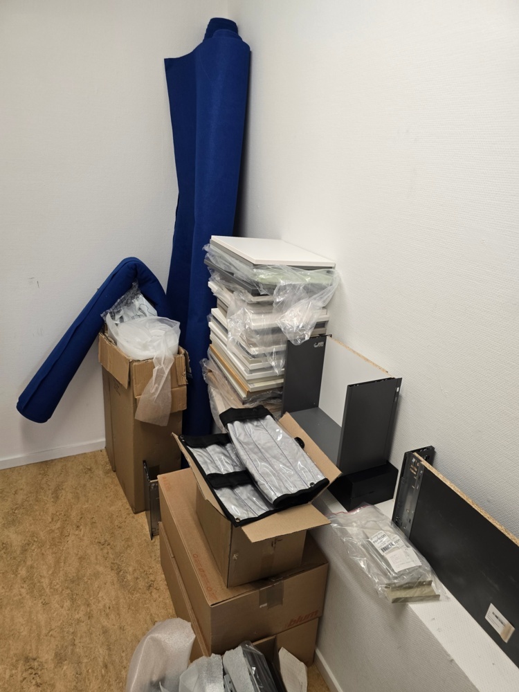 762575-1 Allt i rummet enligt bilder.