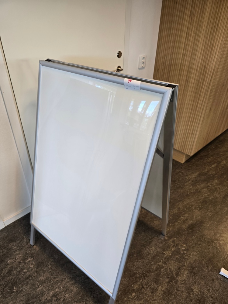 762576-2 Två stycken trottoarpratare