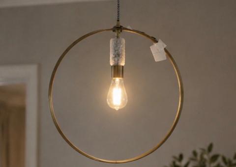 Taklampa från Olsson & Jensen runt  industriell stil. Mått 50 cm i diameter