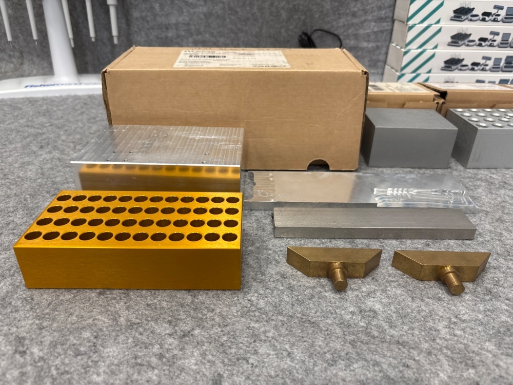 1546184-2 Heating block VWR ADV2 incl. extra block