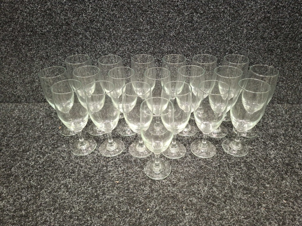 1585708-1 20 beer glasses