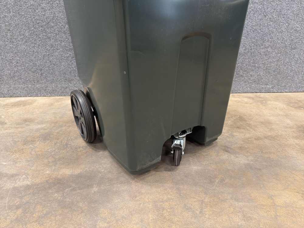 1585930-2 Waste container 370L
