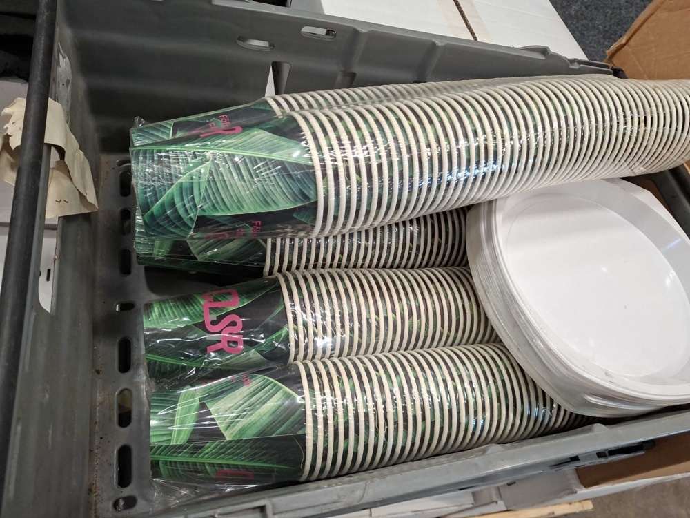 1585716-2 Assortment of disposable items