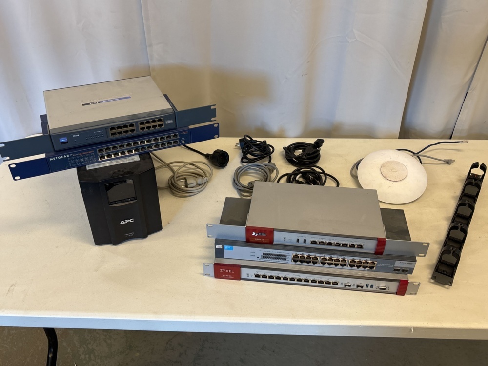 1511438-1 Serverutrustning - APC, Cisco, HP, Neatgear, Ubiquiti, Zyxel