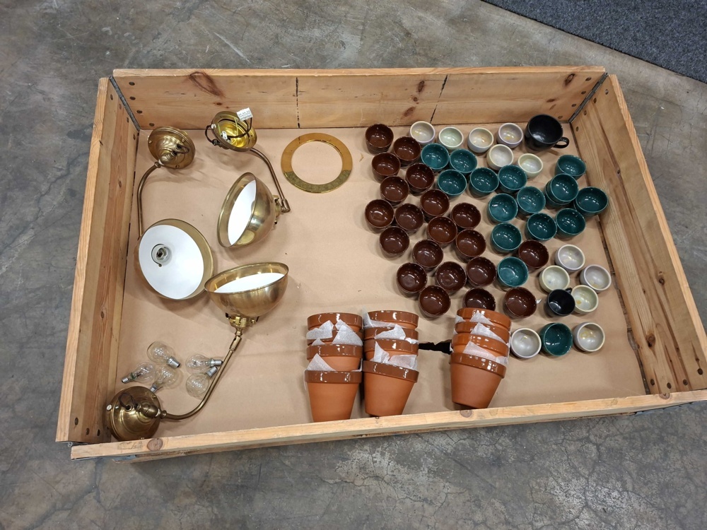 1585720-2 Pots, bowls and wall lamps
