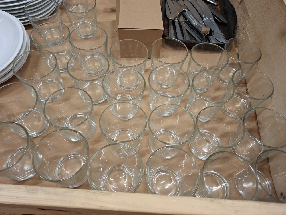 1585722-2 Assortment of plates, glasses etc.
