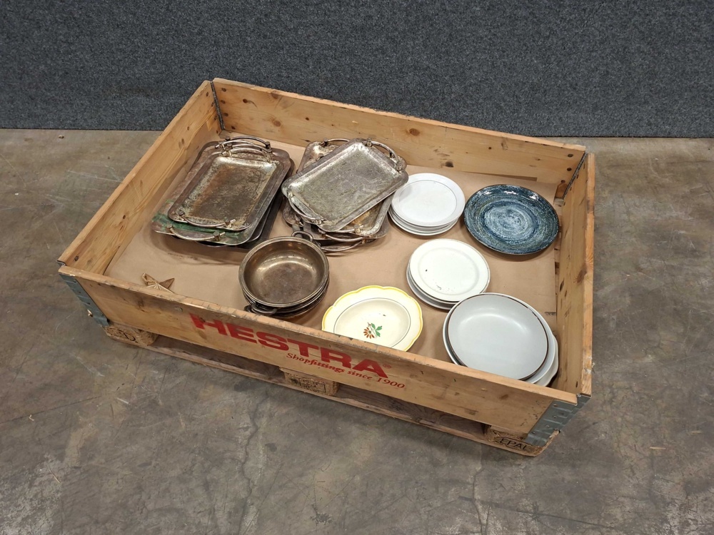 1585724-1 Assortment of serving dishes
