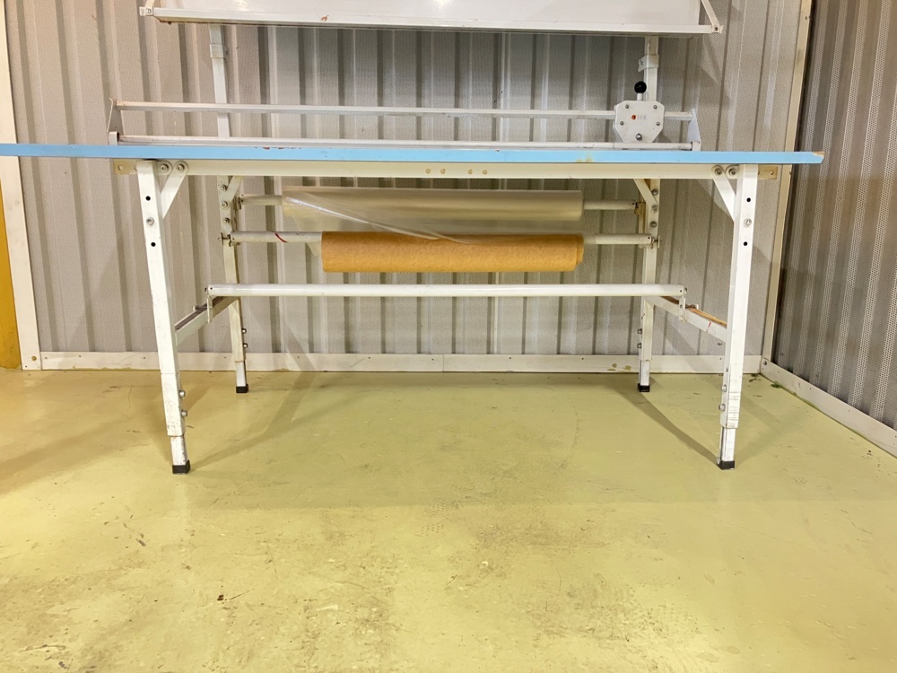 1583491-2 Packbord med hållare för packeteringsmaterial