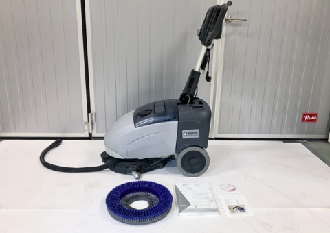 Kombiskurmaskin med tillbehör - Nilfisk SC351