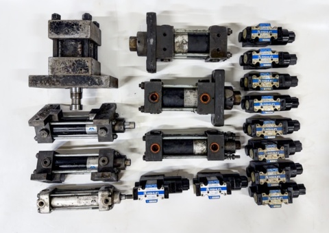 Samling med hydraulcylindrar och hydraulventiler - Mecman / Ashun