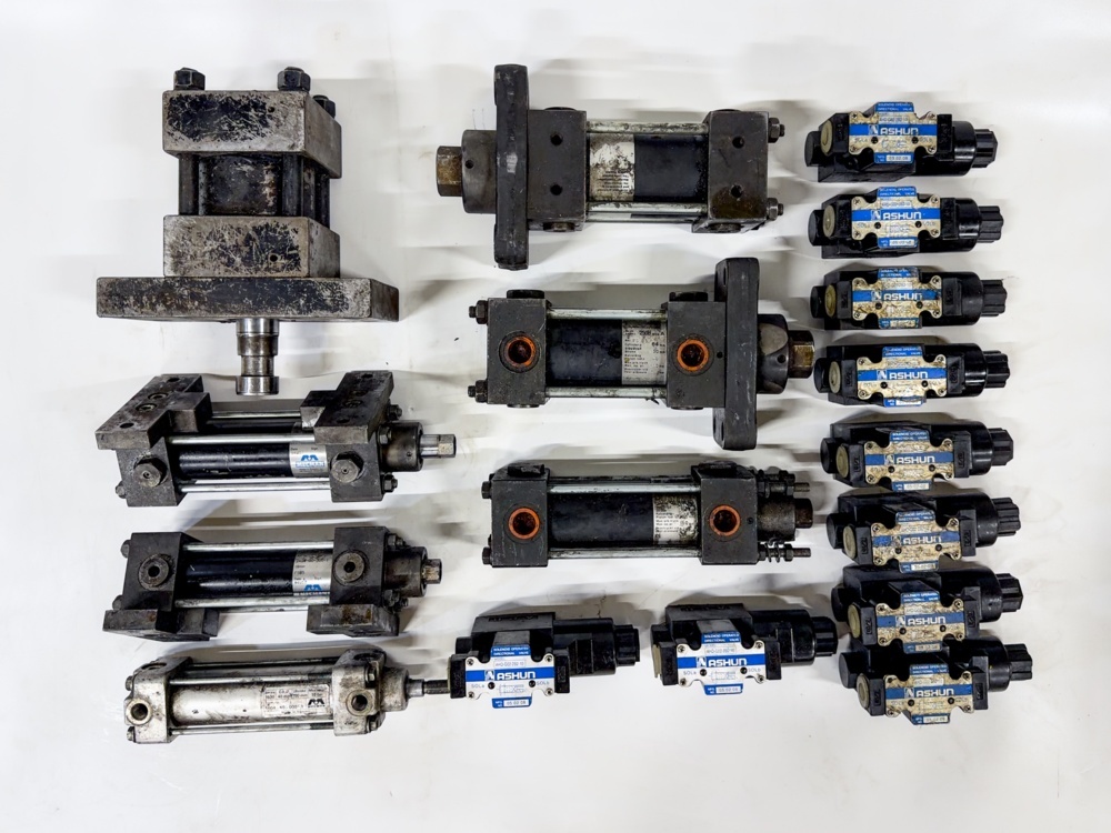 1583578-1 Samling med hydraulcylindrar och hydraulventiler - Mecman / Ashun