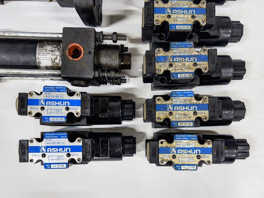 1583578-2 Samling med hydraulcylindrar och hydraulventiler - Mecman / Ashun