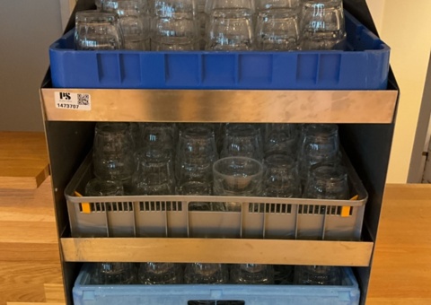 3 trays with glass