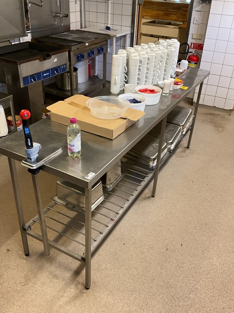 1473718-1 Stainless steel workbench with can opener