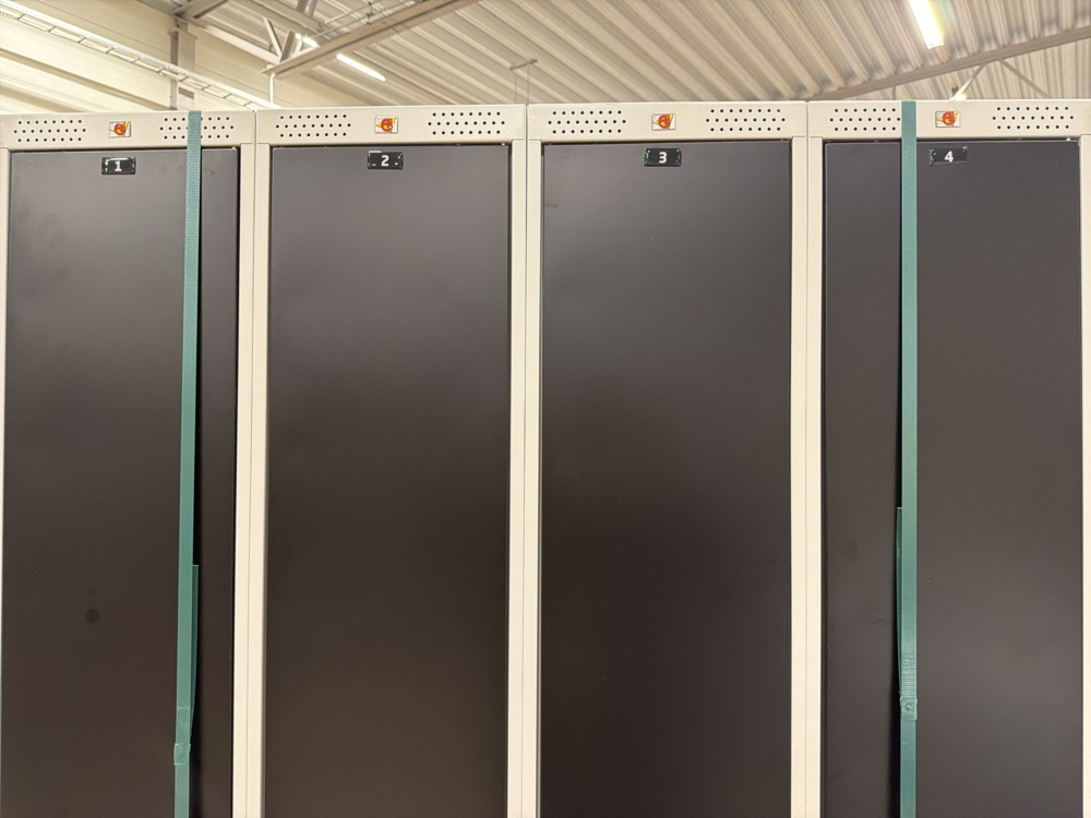 1585944-2 Klädskåp CLASSIC 4 sektioner, 1940x1200x550 mm, svart