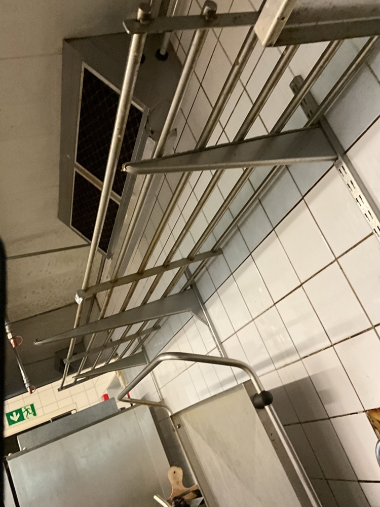 1473726-2 Wire shelf with brackets