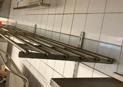 Wire shelf with brackets
