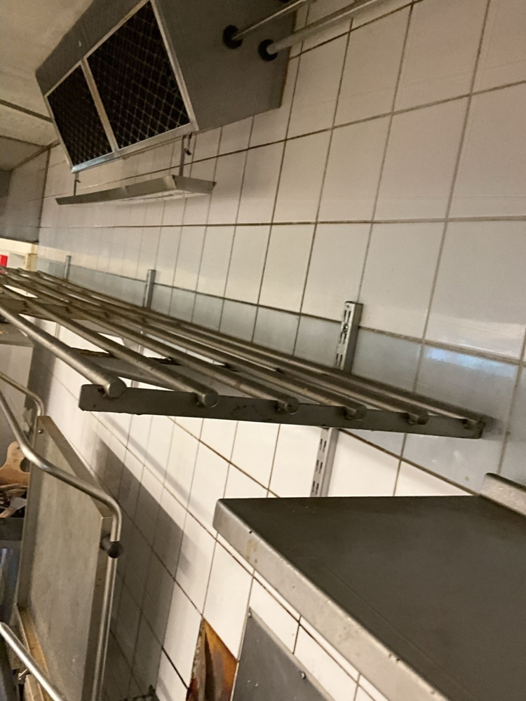 1473726-1 Wire shelf with brackets
