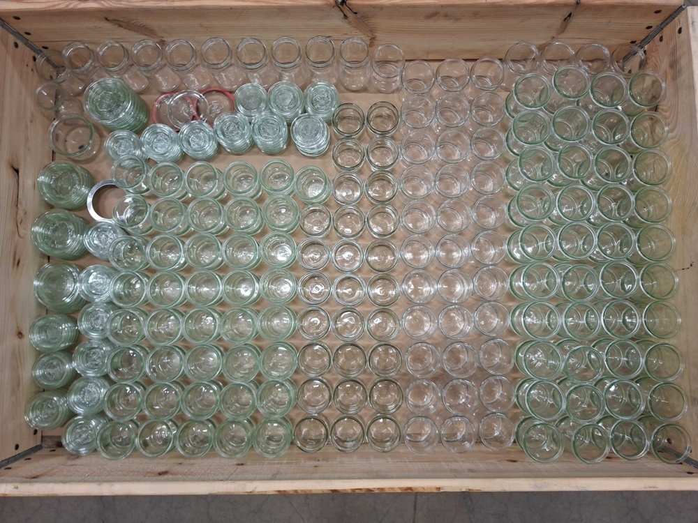 1585729-1 Assortment of glass jars