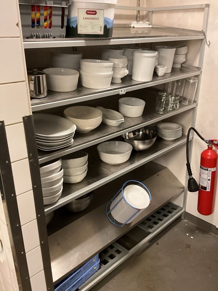 1473729-2 Countertop shelf with miscellaneous items