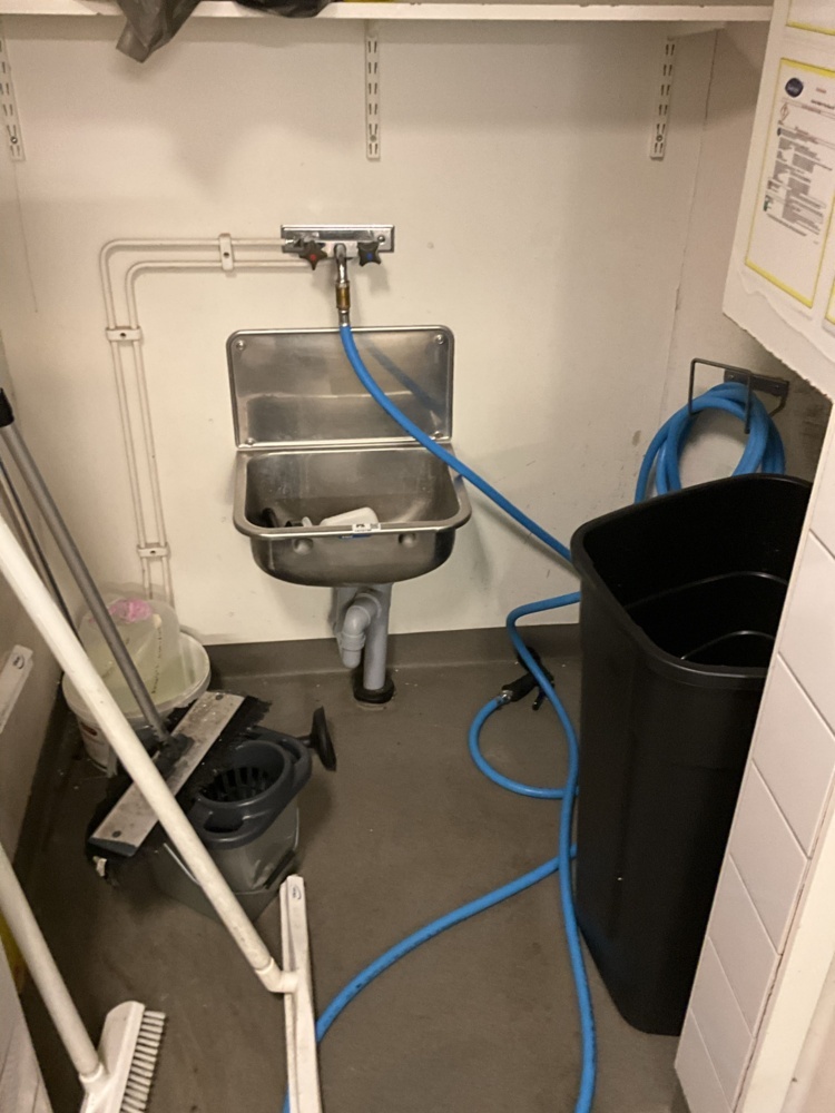 1473730-1 Cleaning equipment